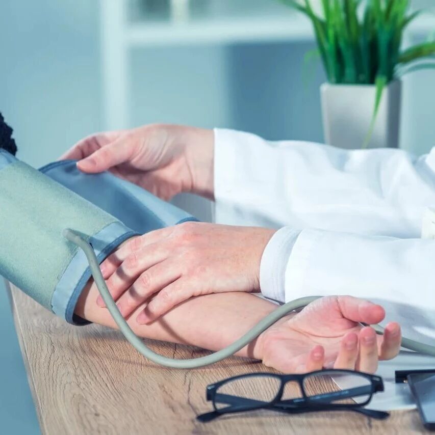 老年糖尿病肾病患者，血压真的越低越安全吗？